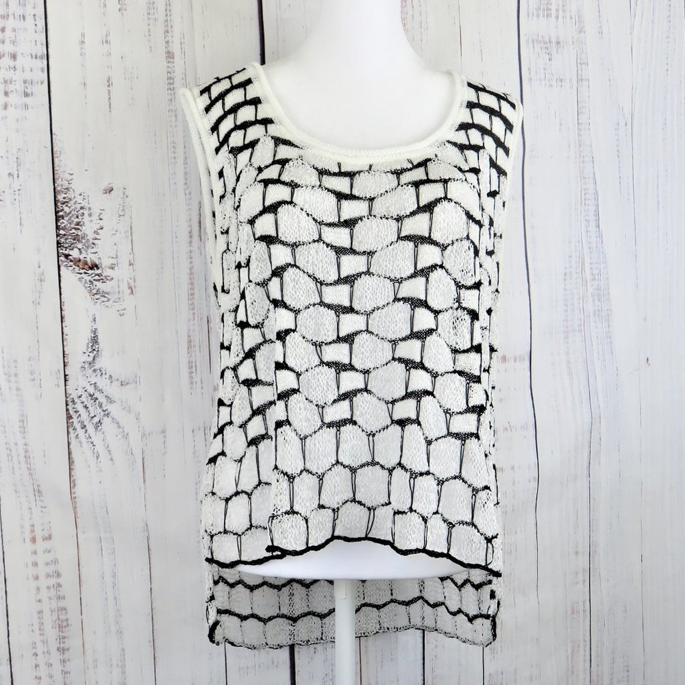 Black and White Sleeveless Sweater Loose Knit............726